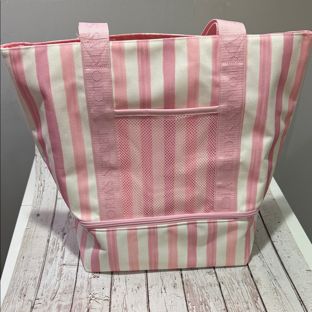 NWT, Victoria's Secret Pink and White Tote Bag w/cooler bottom